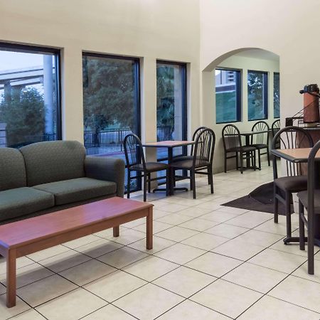 Days Inn South Austin Buitenkant foto